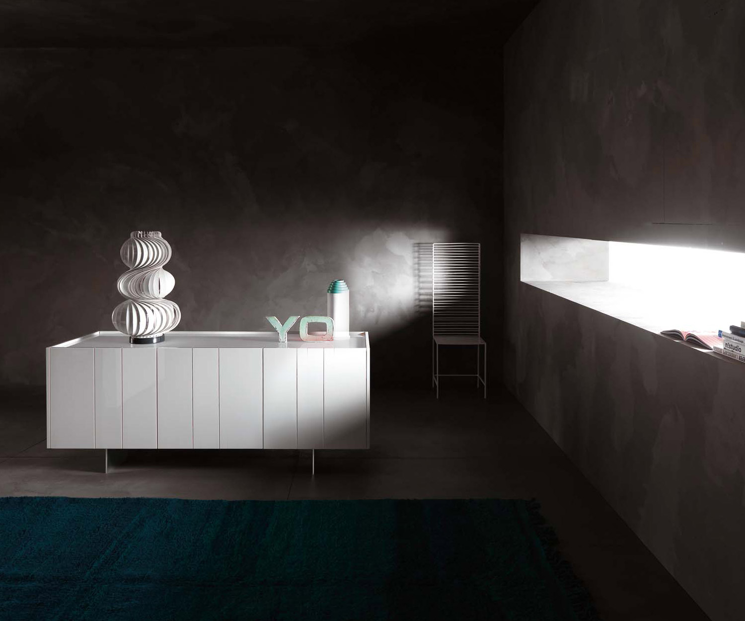 Exclusief Novamobili Design Dressoir Stripe 3 Wit met verticale metalen strips Exclusief Novamobili Design Dressoir Stripe 3 Wit met verticale metalen strips