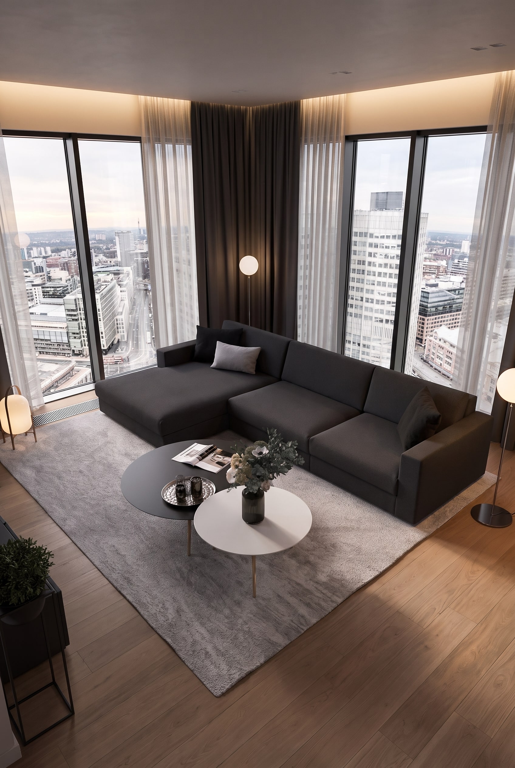 Modernes Wohnzimmer mit freistehendem Sofa