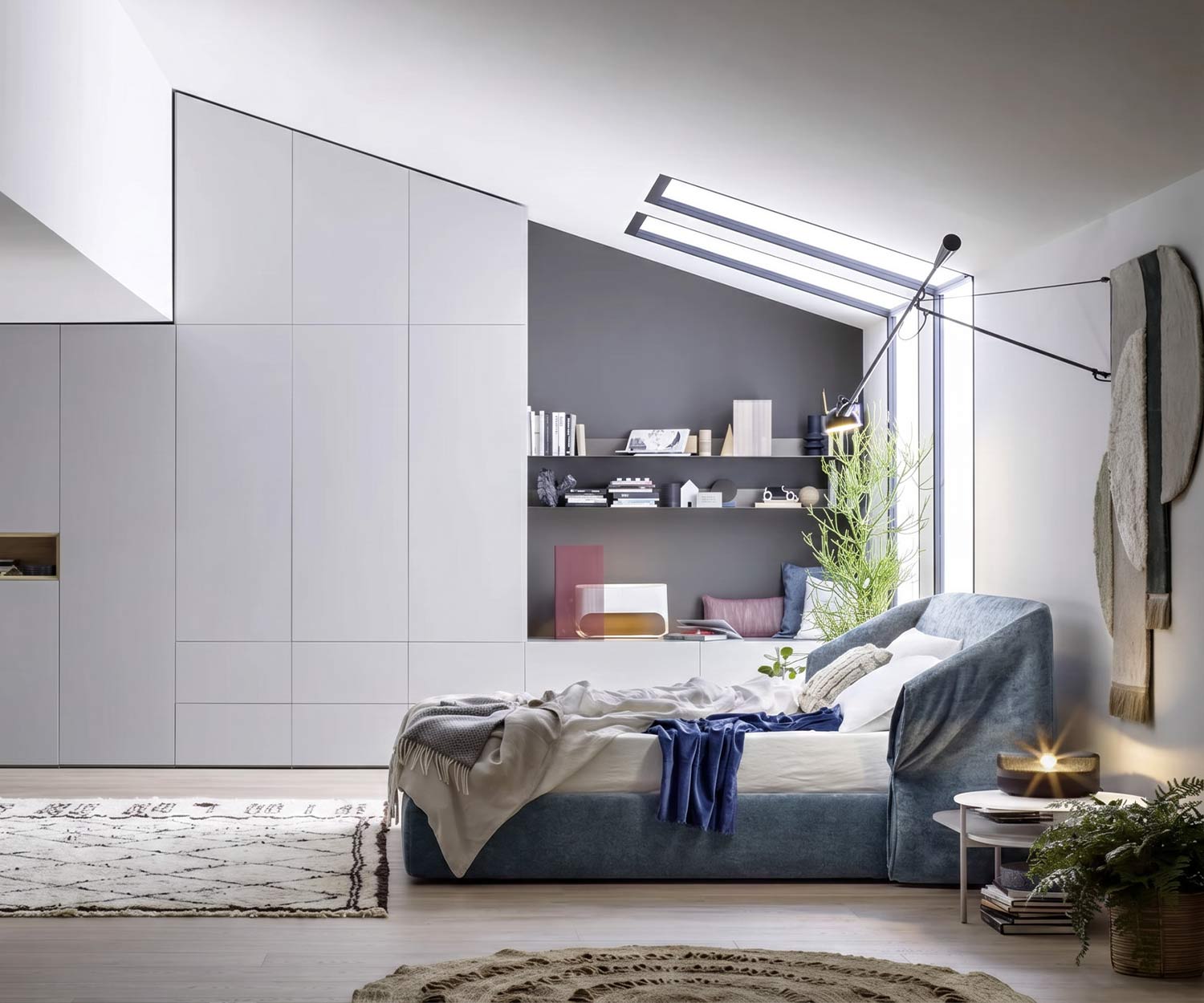 Exclusief Novamobili Gestoffeerd bed Verberg grijze stoffen bekleding in de slaapkamer