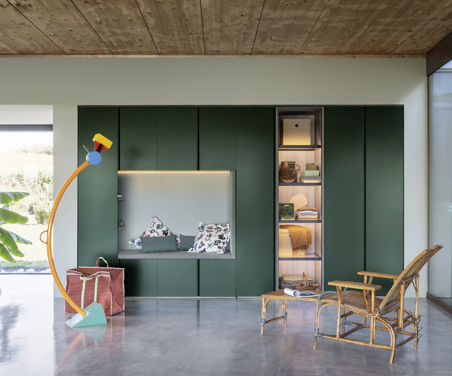 Moderne Novamobili Gola design kledingkast met zitbank Moderne Novamobili Gola design kledingkast met zitbank