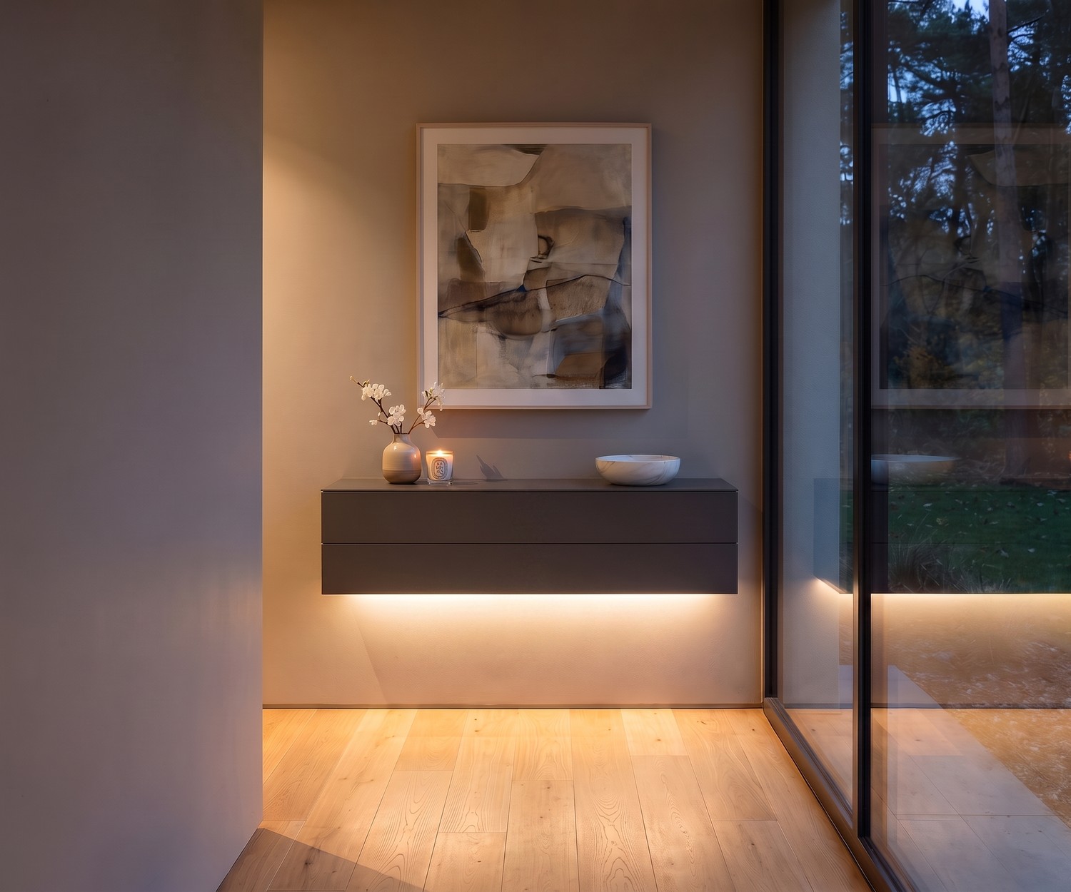 Novamobili Easy zwevend dressoir met 2 laden in de hal onder een ronde spiegel met een moderne designlamp.
