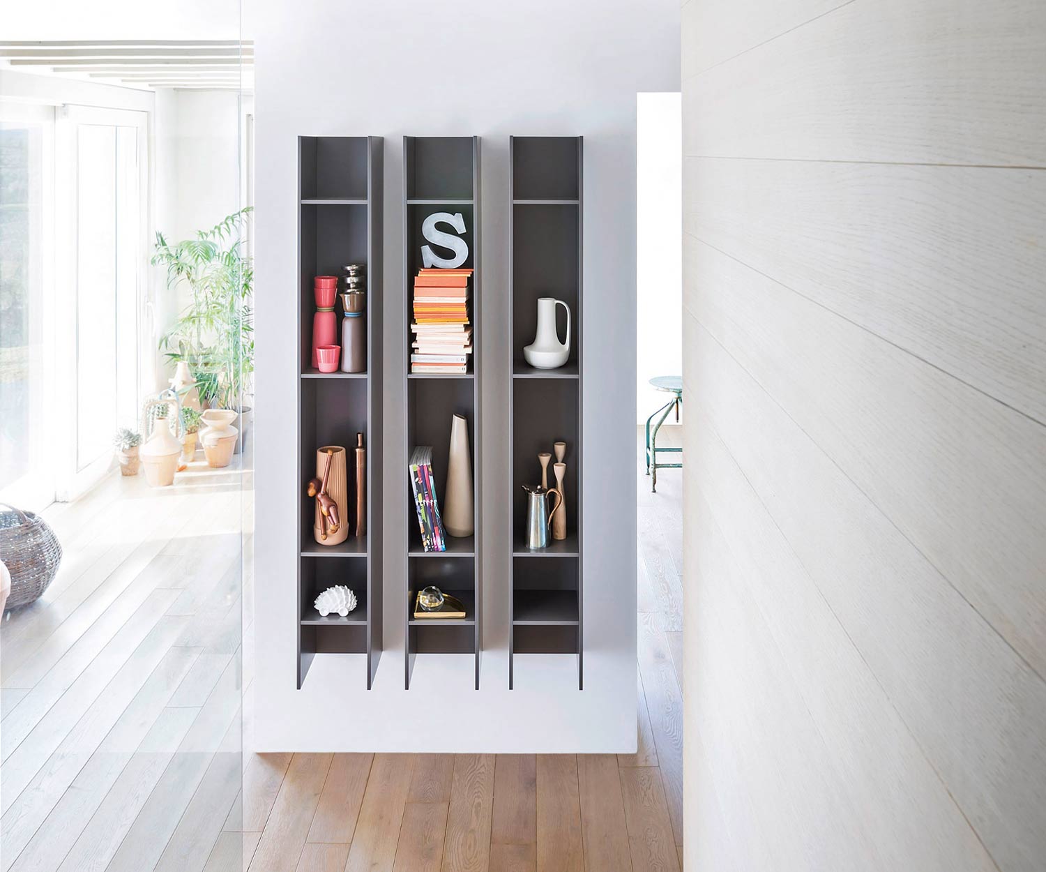 Ontwerp woonkamer wand boekenkast Vlinder by Novamobili