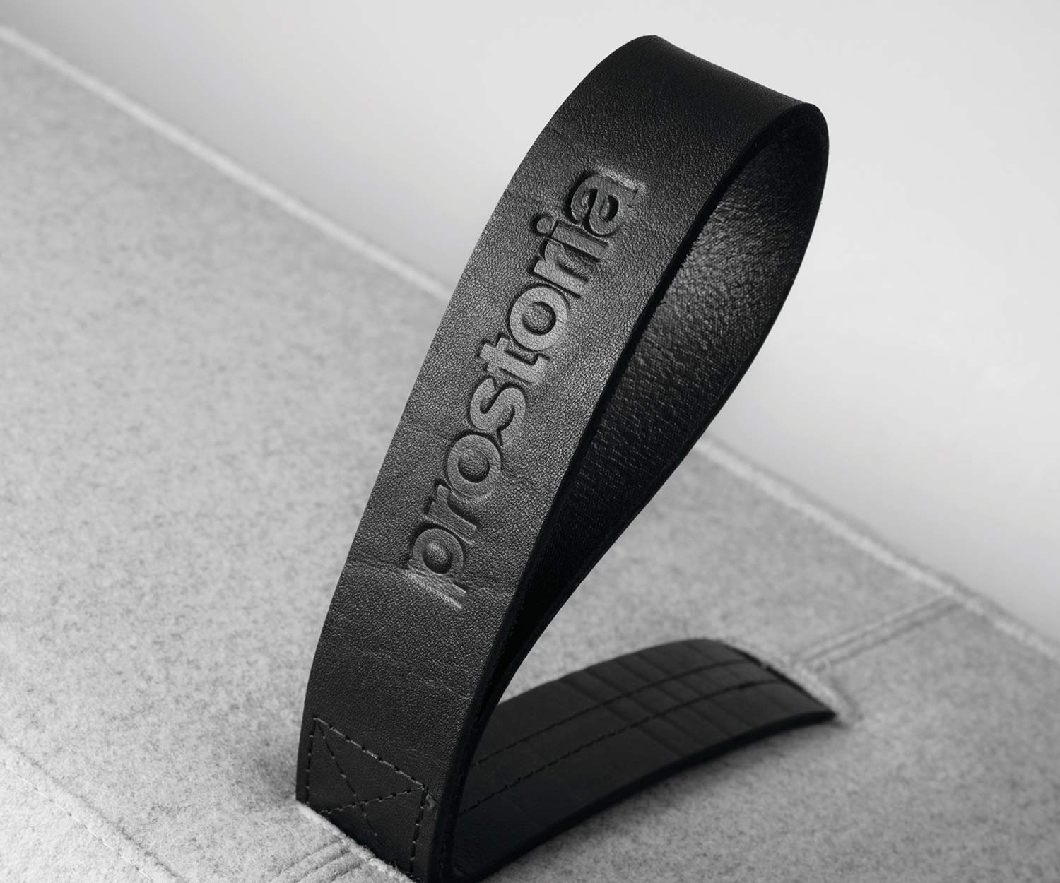 Prostoria Schlafsoa Revolve met detail van de lus voor ontvouwen Prostoria Schlafsoa Revolve met detail van de lus voor ontvouwen