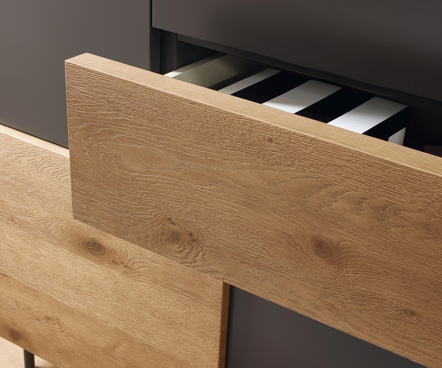 Modern Livitalia Design dressoir Incontro in detail met lade Modern Livitalia Design dressoir Incontro in detail met lade