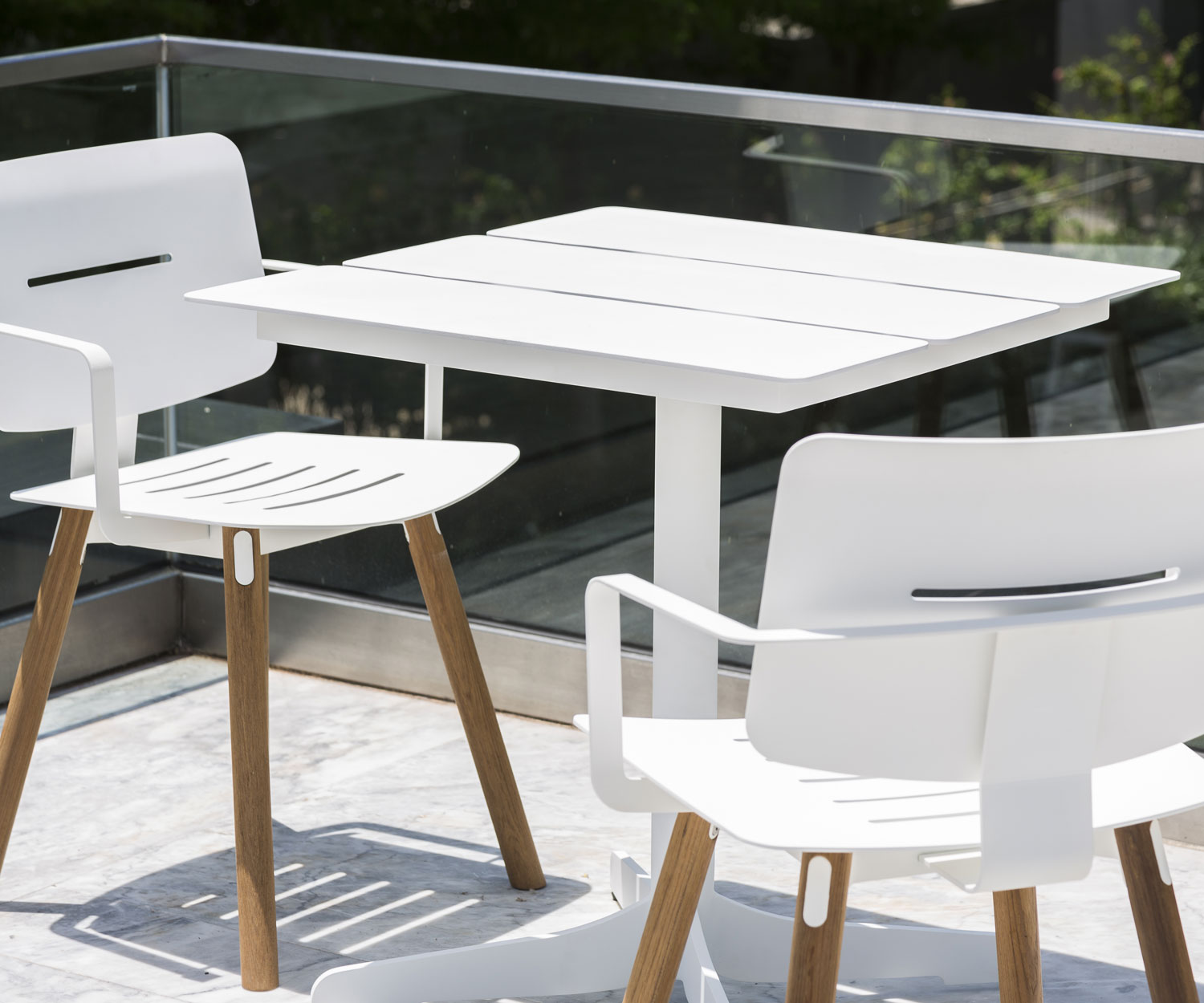 Oasiq Ceru aluminium eettafel B 70 cm wit Oasiq Ceru aluminium eettafel B 70 cm wit