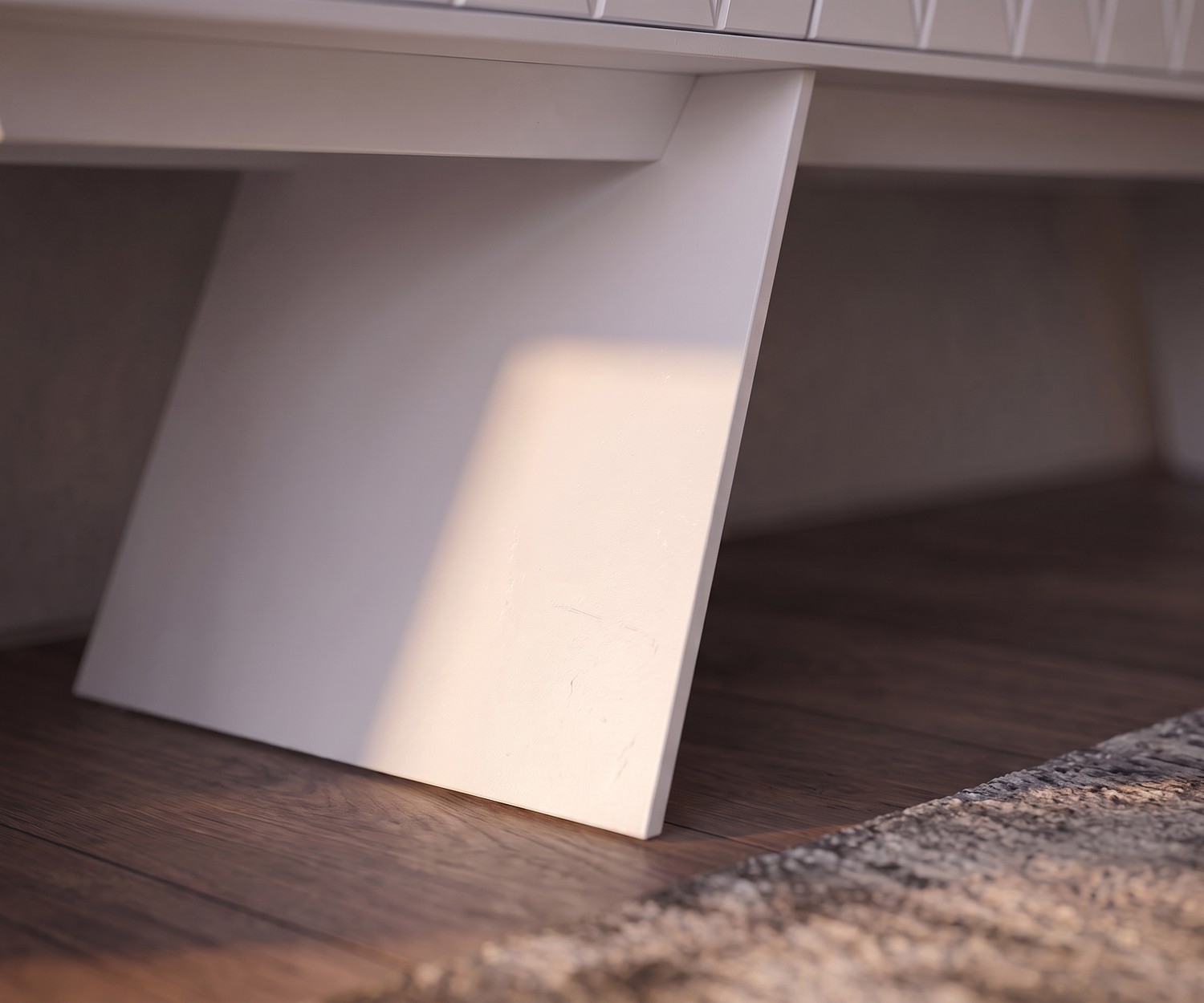 Detail van de poot van het al2 e-klipse 008 design lowboard, elegante witte houten voet op een donkere parketvloer.